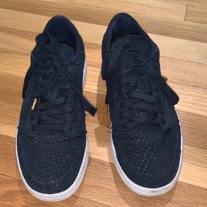 Black Air Jordan’s low top women’s